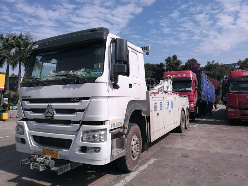 剛察汽車雪地困境救援：專業(yè)團隊緊急行動，助您擺脫冰雪難題